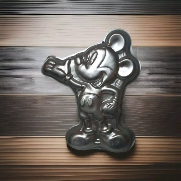 Wilton 1995 Vintage Disney Mickey Mouse Cake Pan 2105-3601 Mickey retired - Picture 1 of 3